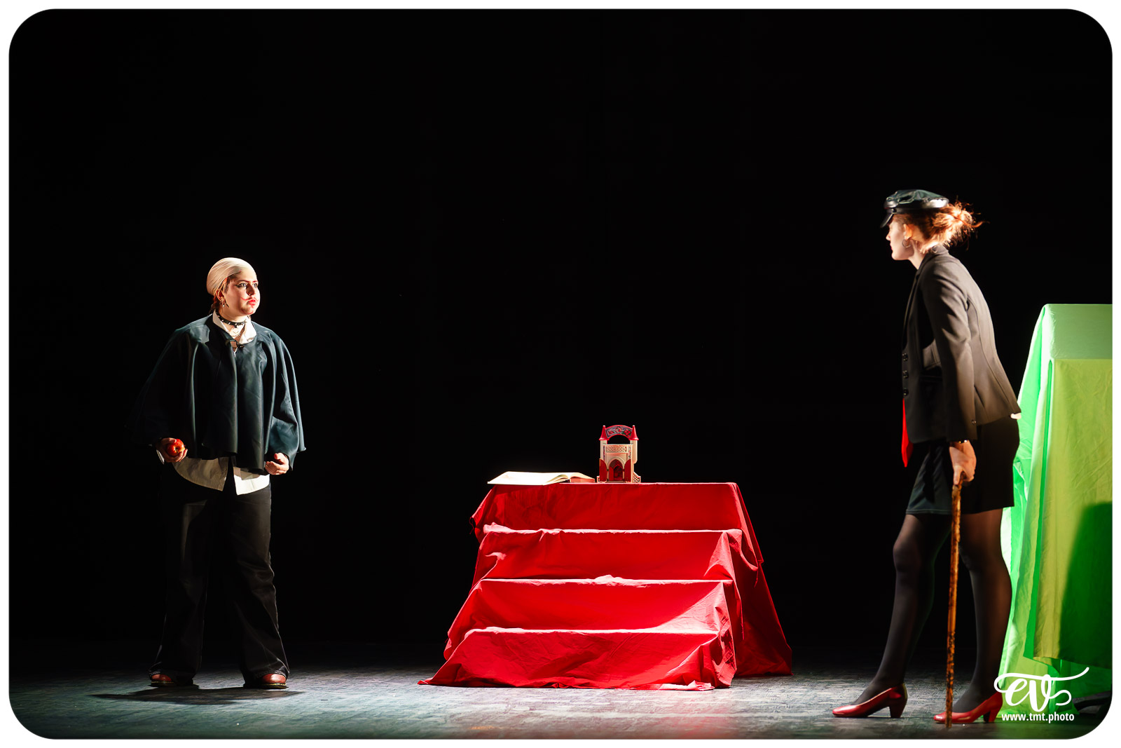 BLANCHE-NEIGE FOUTUE FORET